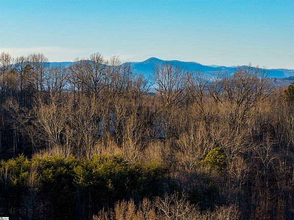 3rd image of 403 Mountain Top Trl