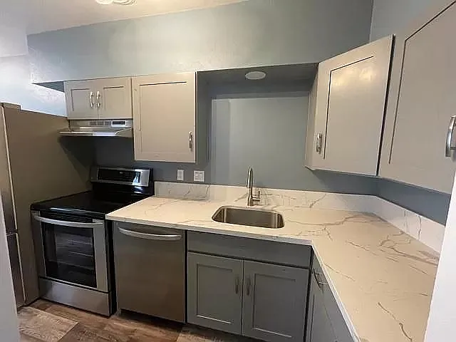518 Ridge St — Photo 2