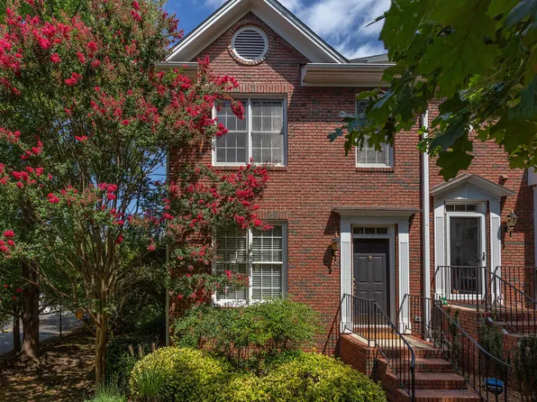 611 Copperline Dr, Chapel Hill, NC 27516