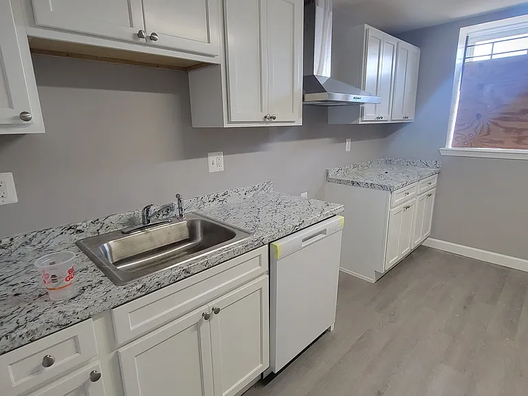 27 N Clinton St — Photo 7