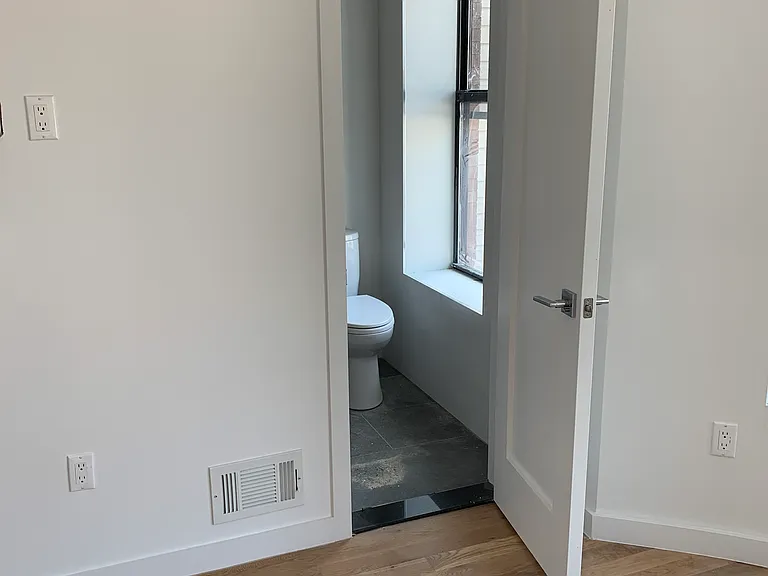 459 Shepherd Ave #2 — Photo 2