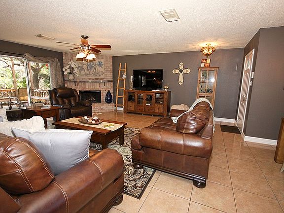 3rd image of 2210 Creekside Bnd