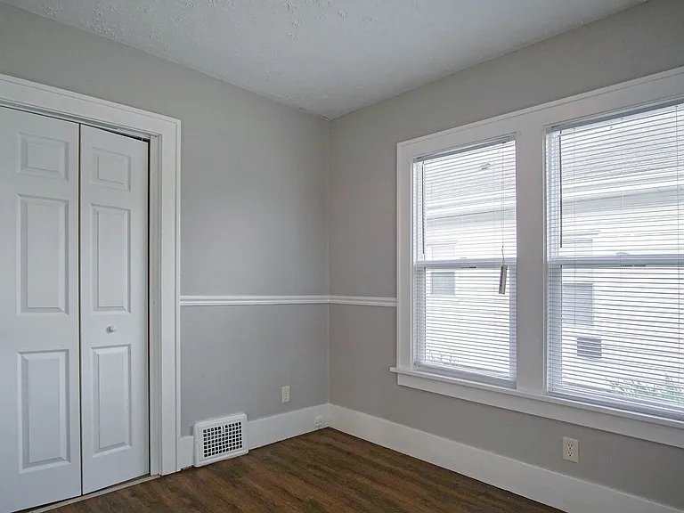 2715 W 6th St — Photo 5