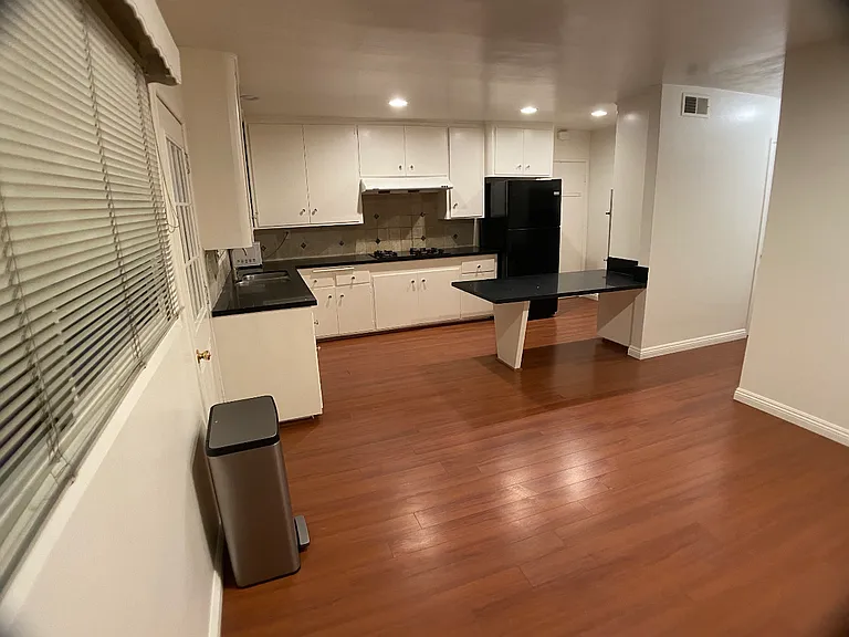 196 Barrett Dr — Photo 6