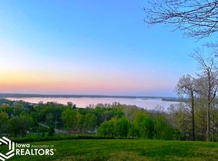 102 & 103 Scenic View Rd, Montrose, IA 52639