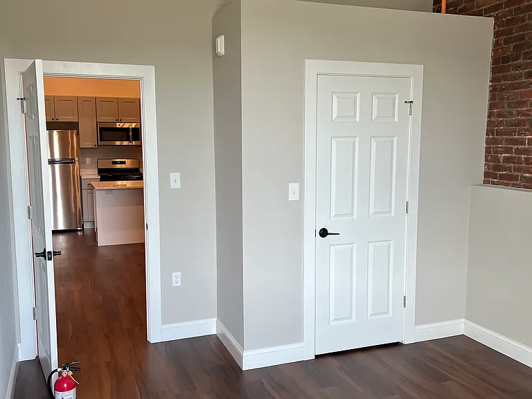 298 Main St #5 — Photo 14