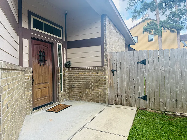 246 Clear Water St E — Photo 5