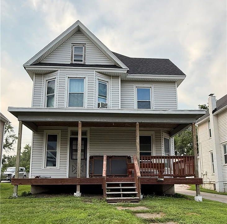 1st image of 311 W 1st St