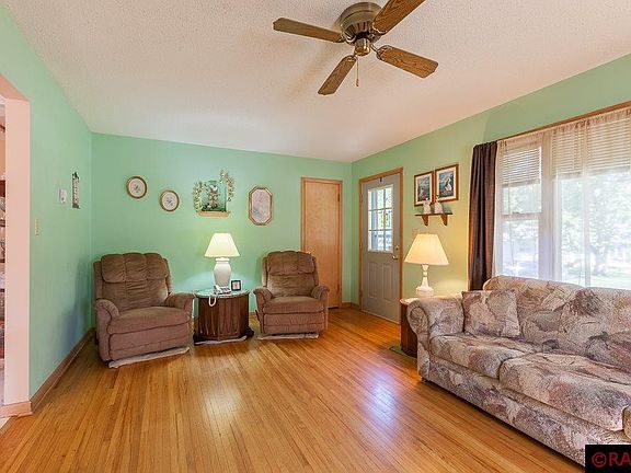 2nd image of 205 E Grove St