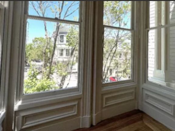 3rd image of 885 Waller St