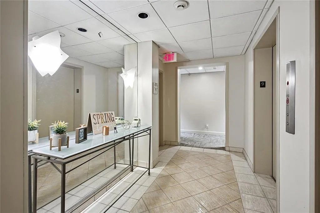 1 bed, 1.0 bath, 703 sqft, $1,400 — Photo 2