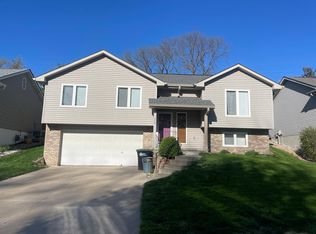 3040 S 35th Ave, Omaha, NE 68105