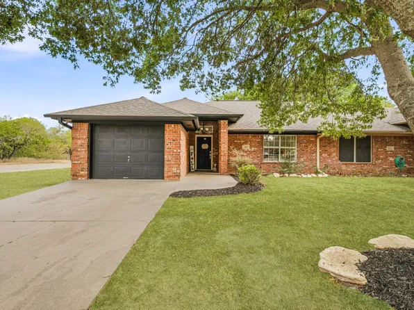 300 Wedgewood Dr, Stephenville, TX 76401