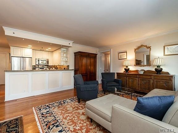 4th image of 100 Hilton Ave #204