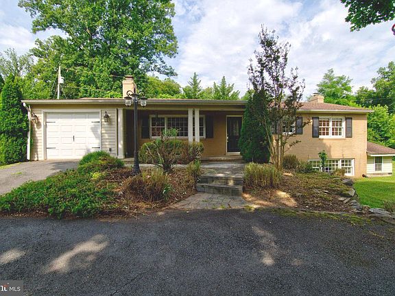 2nd image of 900 Walker Rd