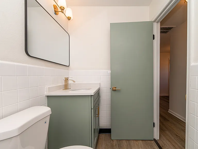 Bayview Apartments — Photo 41