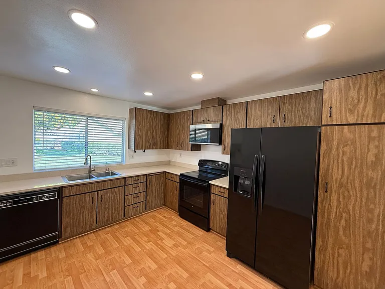 13104 Village 13 — Photo 13