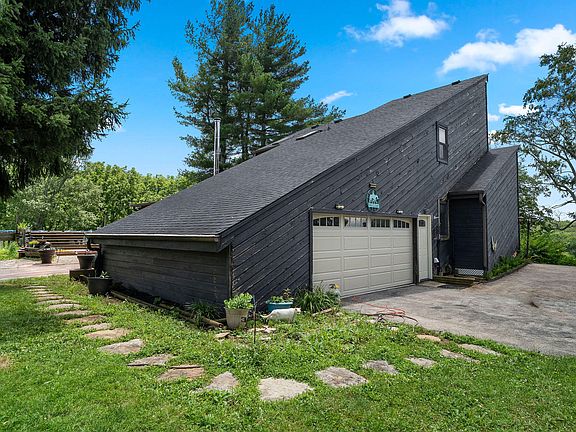 2nd image of 1024 Flanagan Station Rd