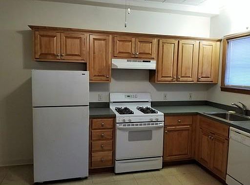 2nd image of 61 Garfield St #61
