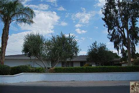 Beautiful family home in the Bermuda Dunes Country club, wit