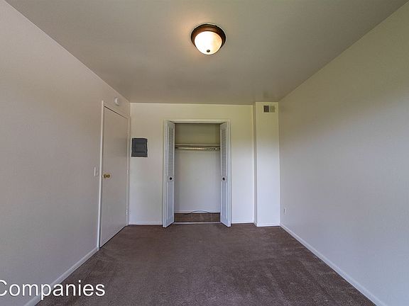 3rd image of 1830 Squire Dr APT 8