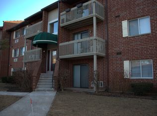 840 N Lakeside Dr APT 1C, Vernon Hills, IL