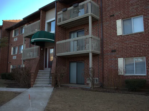 840 N Lakeside Dr APT 1C, Vernon Hills, IL 60061