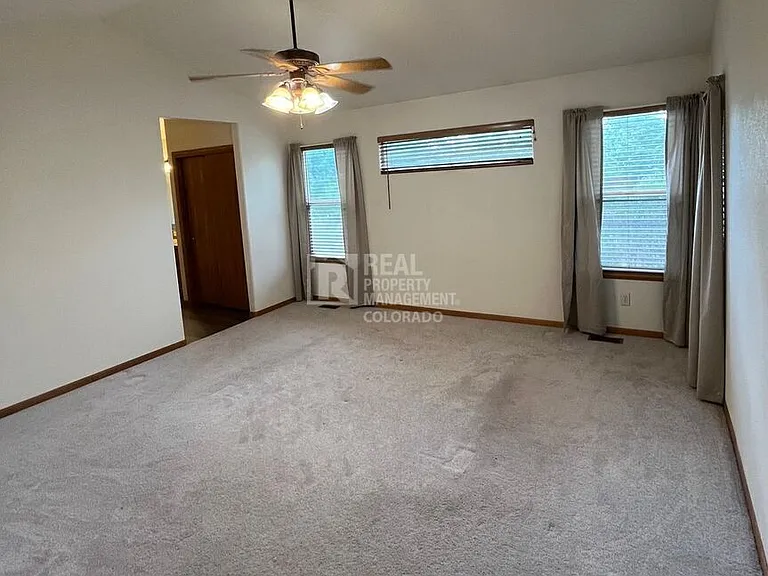 2511 Glendale Ct — Photo 18