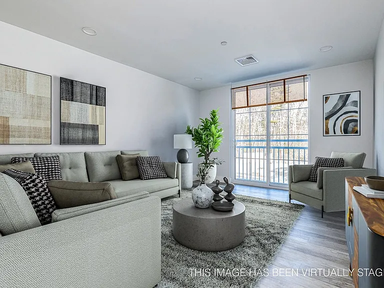 7 Hannaford Dr — Photo 2