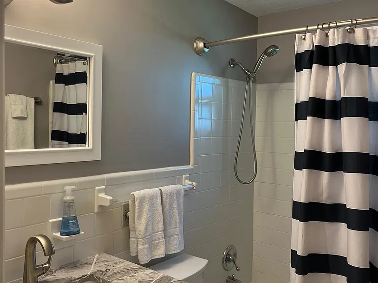4517 Saxon Dr — Photo 10