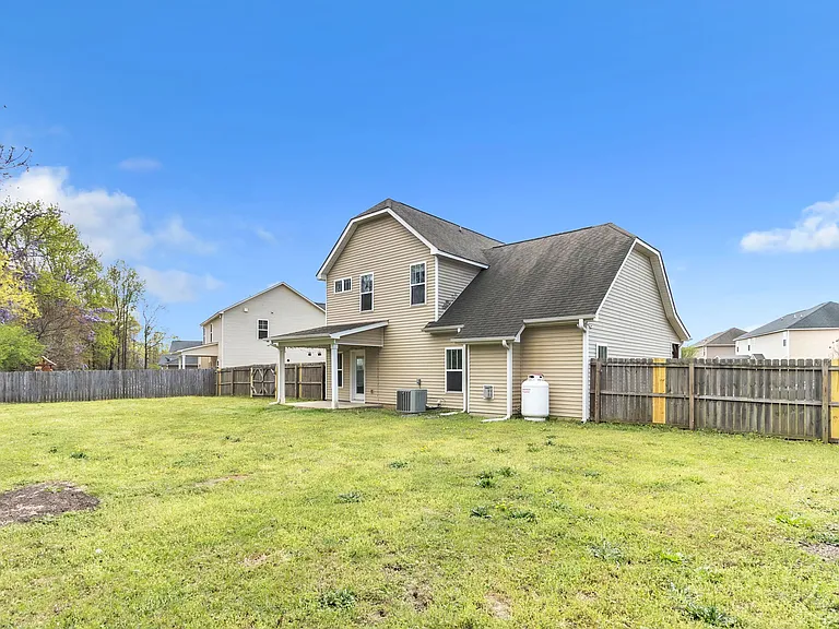 127 Ganton Dr — Photo 36