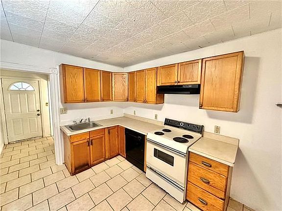 5th image of 423 N Howard St