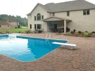 912 Giovanni Ln, Irwin, PA 15642