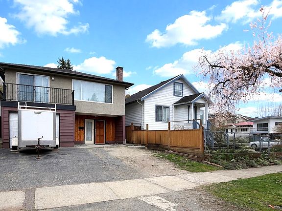2nd image of 4882 Moss St