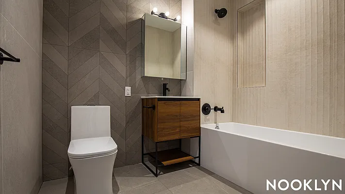 Bathroom, photo 1