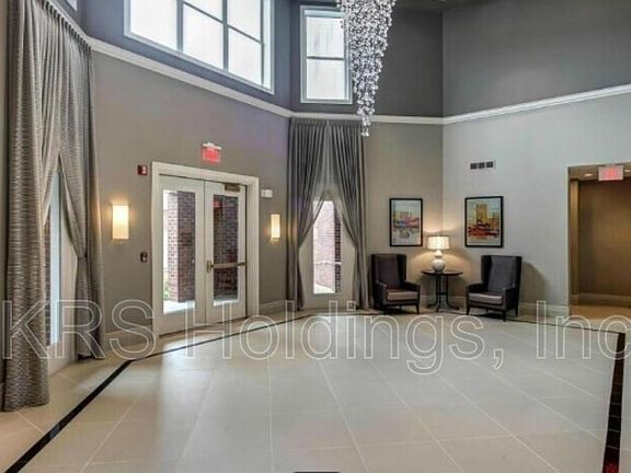 3rd image of 1645 International Dr Unit 123