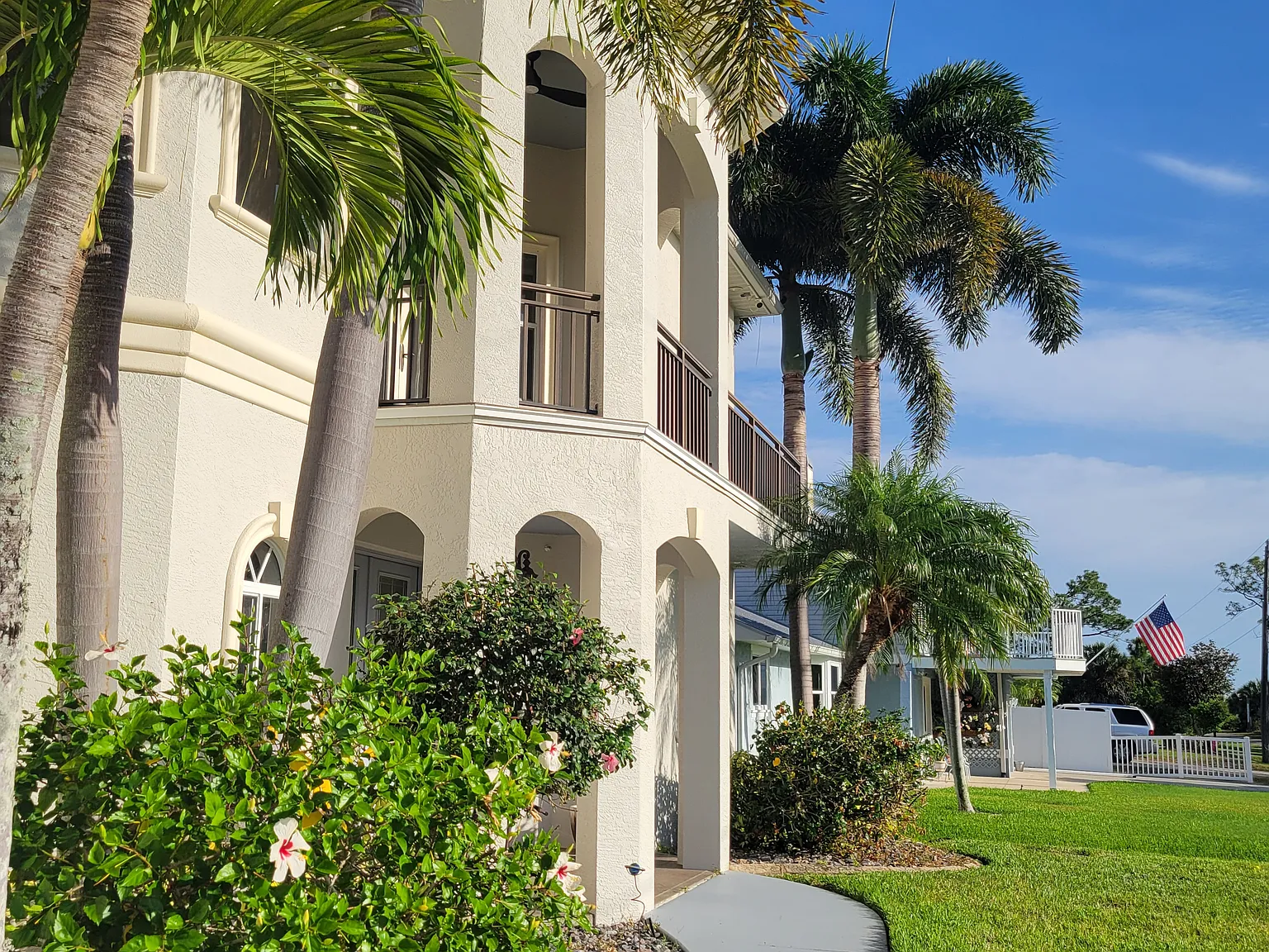 6 bed, 4777 sqft, $5,950 — Photo 4