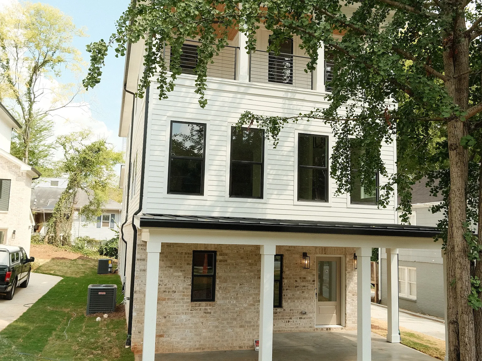 4 bed, 4.5 bath, 2003 sqft, $4,600 — Photo 2