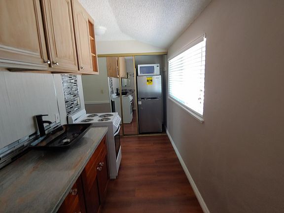 4th image of 1061 Colette Dr #1