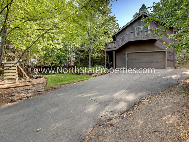 1630 NW Albany Ave — Photo 24