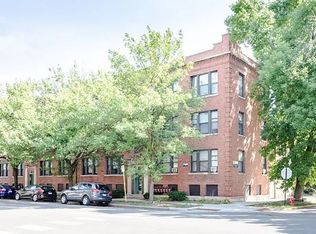 Bowmanville Top Floor Two Bed/One Bath ~ Private Deck ~ Pets Welcome *Income Guidelines Apply*, Chicago, IL 60640