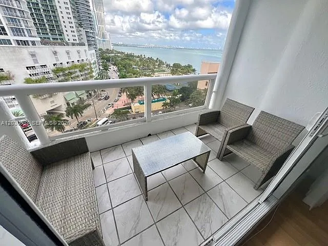1717 N Bayshore Dr #A-1450 — Photo 3