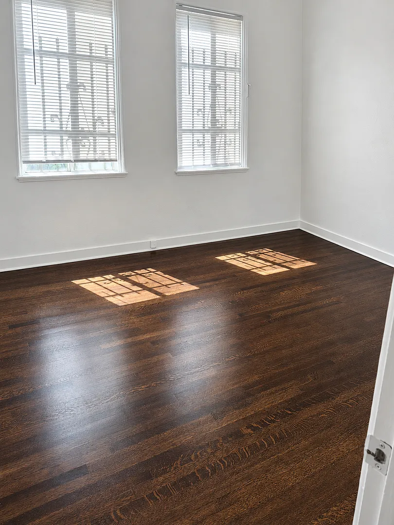 1527 East 3rd Street — Photo 3