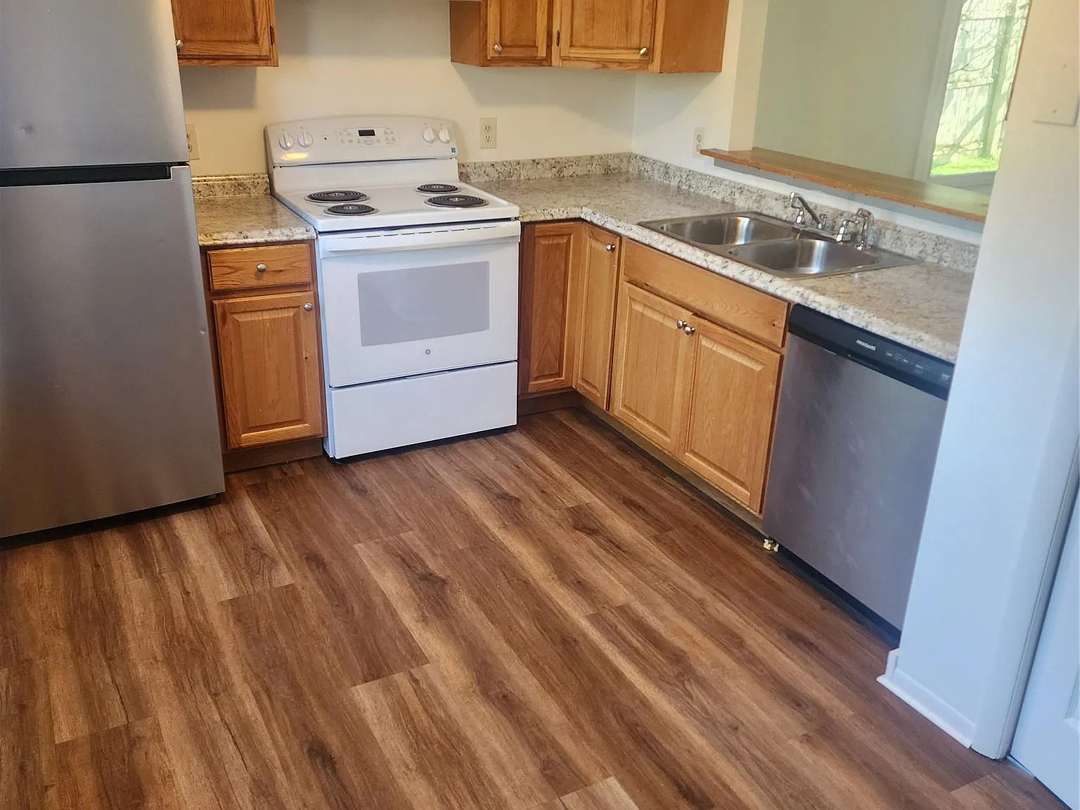3 bed, 1.5 bath, 1232 sqft, $3,100 — Photo 3