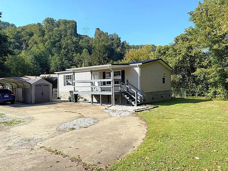 66 Haywood Ln — Photo 1