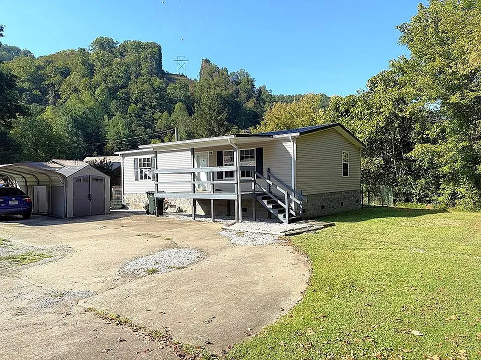 66 Haywood Ln