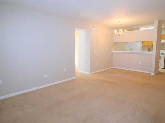3rd image of 2846 S Knightsbridge Cir