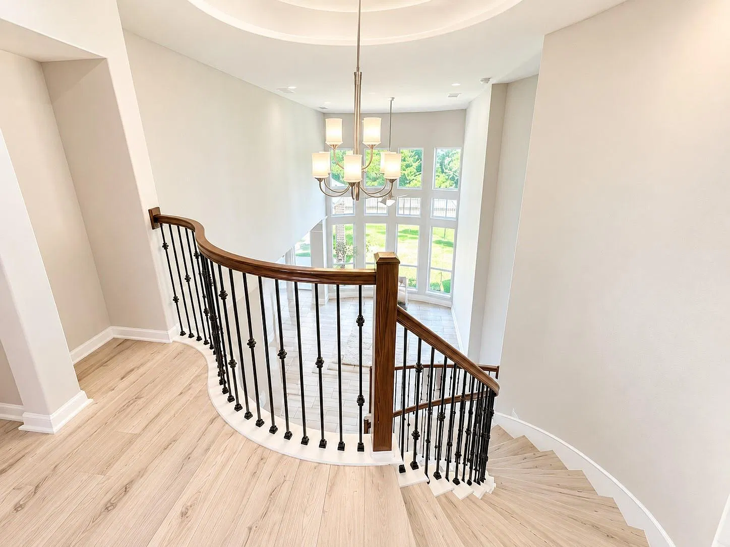 4 bed, 3.5 bath, 3010 sqft, $3,399 — Photo 2