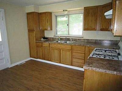 3rd image of 2737 Daniels Ave