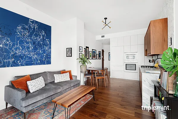 Sold by Triplemint | media 4